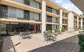 Vagabond Inn Executive Old Town